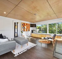 4 Bedroom Entertainer with Bungalow Next To Beach