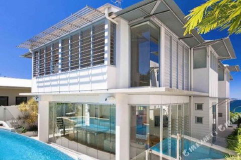 R & W Noosa Holidays 19 The Esplanade - Accommodation Resorts 0