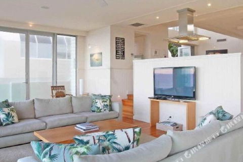 R & W Noosa Holidays 19 The Esplanade - Accommodation Resorts 5