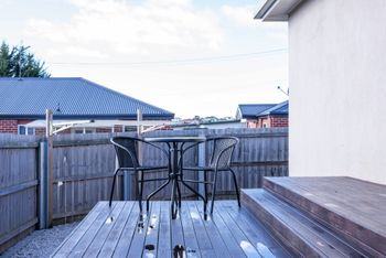 Spacious & Bright 4 Bedroom Home - Accommodation Resorts 6