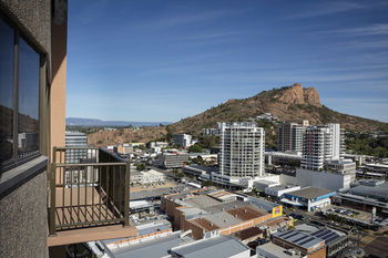 Holiday Inn Townsville - Accommodation Resorts 6