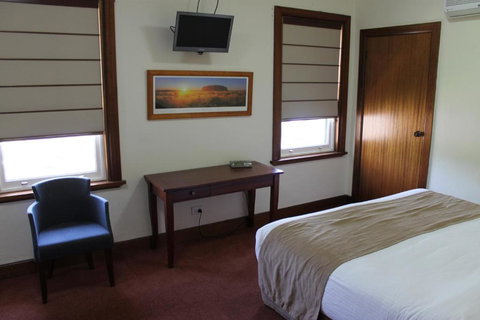 The Dormie House - On The Golf Course - Accommodation Resorts 3