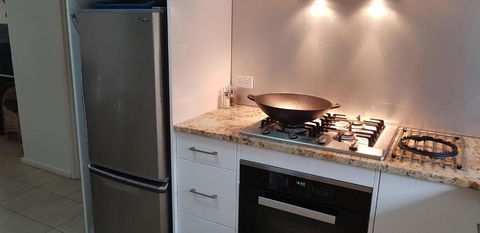 Acaill Accommodation Esplanade Living Self Check-In Self Check-Out - Accommodation Resorts 6