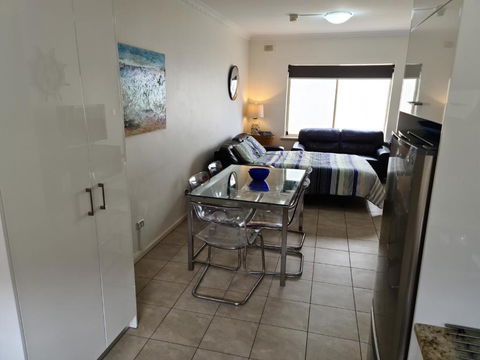 Acaill Accommodation Esplanade Living Self Check-In Self Check-Out - Accommodation Resorts 3