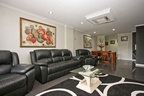 Nautilos On The Harbour - Accommodation Resorts 3