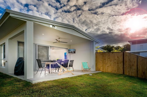 Blue Lagoon Villa B - Accommodation Resorts 1