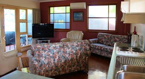 Anchlia Waterfront Cottage - Accommodation Resorts 1