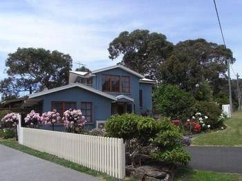 Anchlia Waterfront Cottage - Accommodation Resorts 0