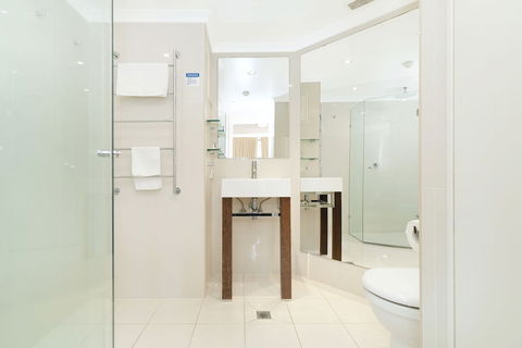 The Astor Apartments - Accommodation Resorts 5