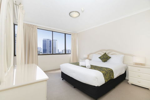 The Astor Apartments - Accommodation Resorts 4