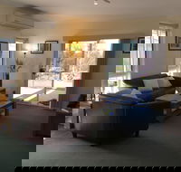 Lyreen's Apartment BB - Accommodation Resorts