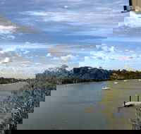 Burnett Riverside Hotel - Accommodation Resorts