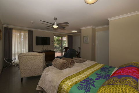 The Good Life B & B - Accommodation Resorts 3