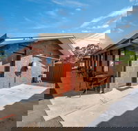 Golden Country Motel  Caravan Park - Accommodation Resorts