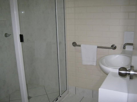 Emu Park Motel - Accommodation Resorts 1