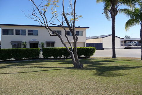 Moura Motel - Accommodation Resorts 3