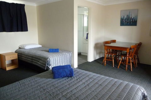 Moura Motel - Accommodation Resorts 5