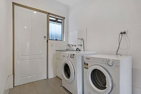 Adelaide Holiday Homes - Accommodation Resorts 2
