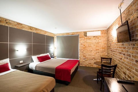 Lakeview Hotel Motel - Accommodation Resorts 6