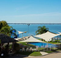 Lake Edge Resort - Accommodation Resorts