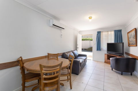 Apollo Lodge - Accommodation Resorts 4