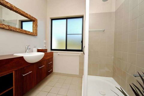 Airlie Waterfront Bed & Breakfast - Accommodation Resorts 7