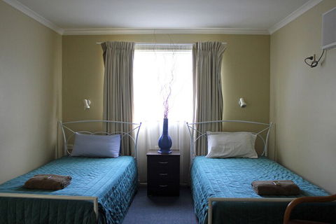 Australian Motor Homes Tourist Park - Accommodation Resorts 4