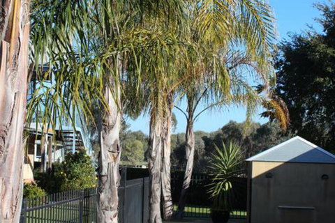 Elinike Guest Cottages - Accommodation Resorts 6