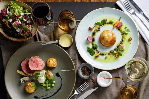 Steeds Club Grill & Bar - Accommodation Resorts 0