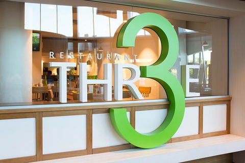 Restaurant Thr3e - Accommodation Resorts 0