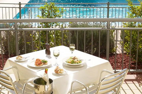 REBELLION BAR AND GRILL RESTAURANT - Accommodation Resorts 0