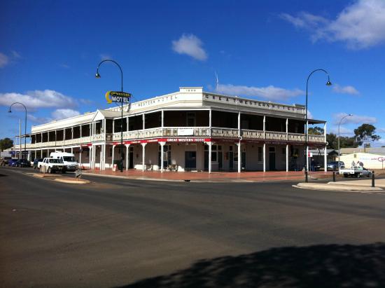 Cobar NSW Accommodation Resorts