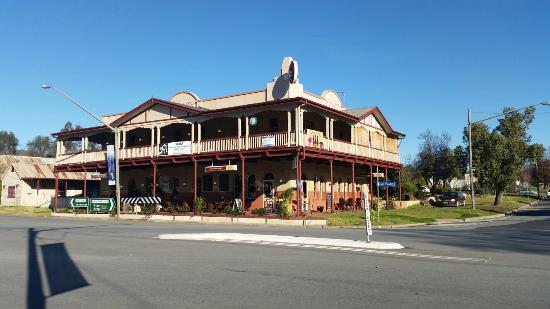 Adelong NSW Accommodation Resorts