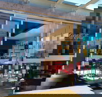 Pete's Upton St. Brasserie - Accommodation Resorts