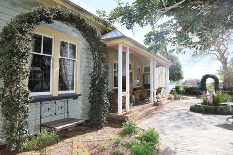 The Old Bank Gladstone - Accommodation Resorts 1