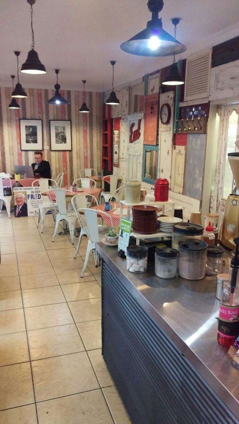 Bar Centrale On Queen - Accommodation Resorts 0