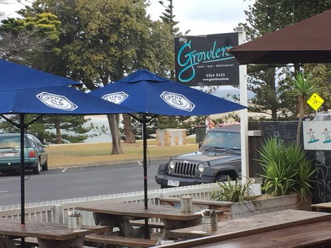 Growlers - Accommodation Resorts 9