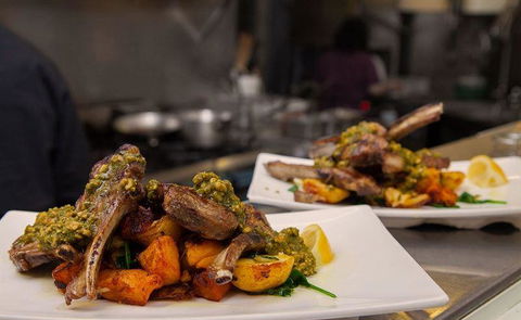 Magna's On Main - Accommodation Resorts 9