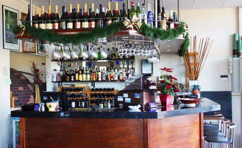 Magna's On Main - Accommodation Resorts 2