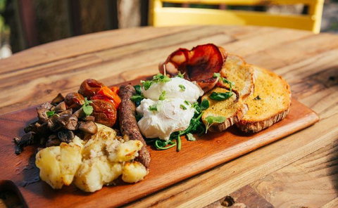 Lindsay's Cafe - Accommodation Resorts 11