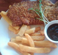 Dining at the Findon Hotel - Accommodation Resorts