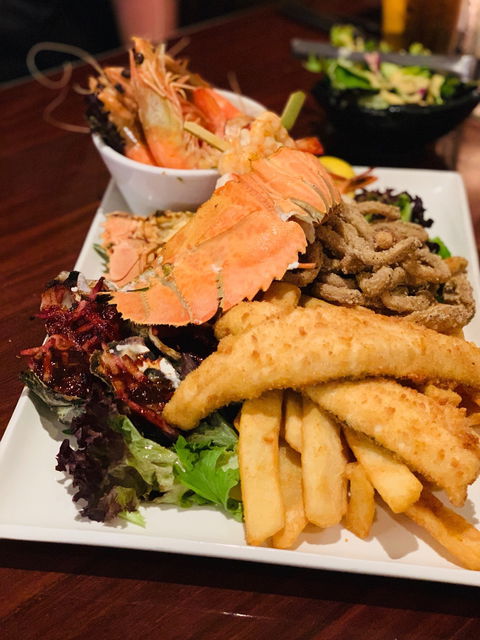 Sarins Bar & Restaurant - Accommodation Resorts 4