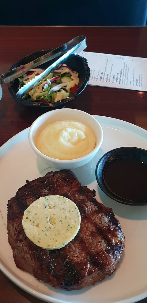 Sarins Bar & Restaurant - Accommodation Resorts 5