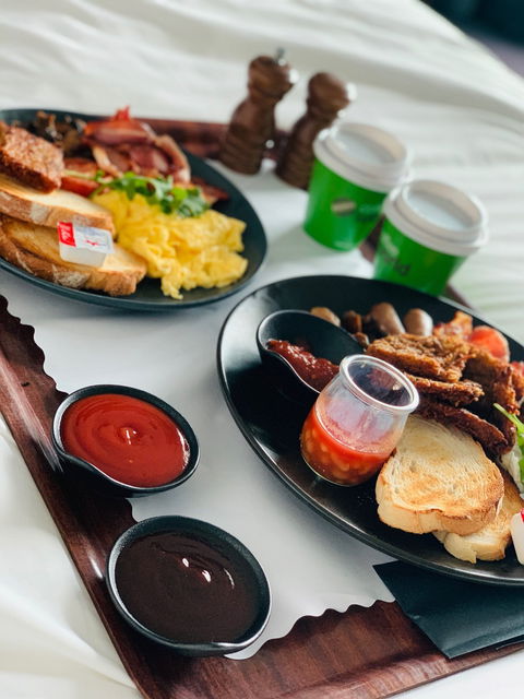 Sarins Bar & Restaurant - Accommodation Resorts 6