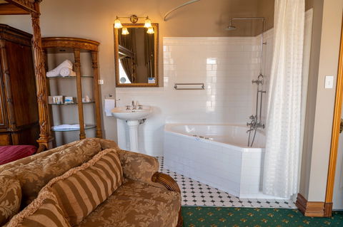 Denison Boutique Hotel - Accommodation Resorts 8