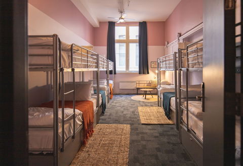 United Backpackers - Accommodation Resorts 11