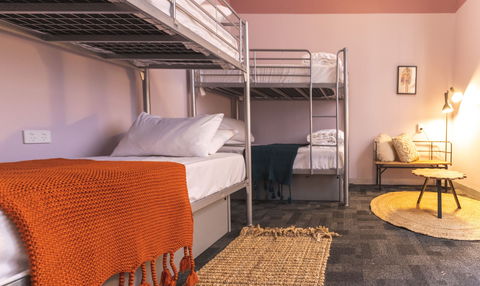 United Backpackers - Accommodation Resorts 4