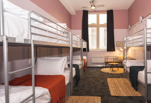 United Backpackers - Accommodation Resorts 9