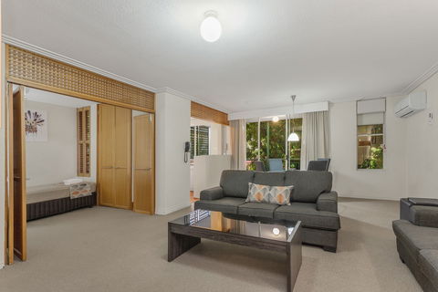 The Airport International Motel - Accommodation Resorts 8