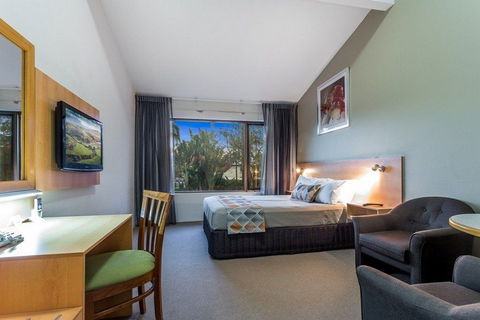 The Airport International Motel - Accommodation Resorts 10